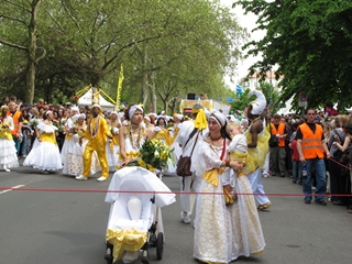 Karneval der Kulturen 10 (お祭り大行進10♪)_f0224632_1632171.jpg