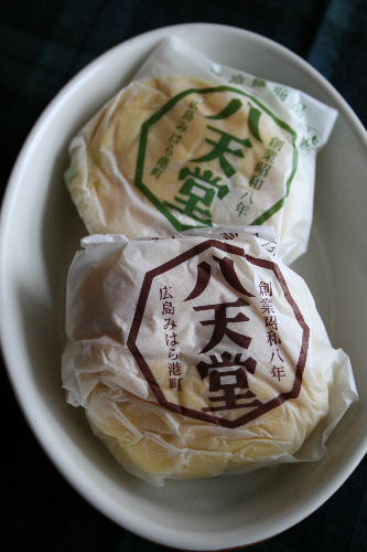 クリームたっぷり 八天堂のくりーむぱん_f0082141_1054869.jpg