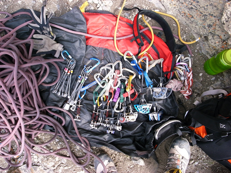 Mt.Yamnuska - The Bowl 5.10b/c, 215m 7pitches_b0110880_3422975.jpg