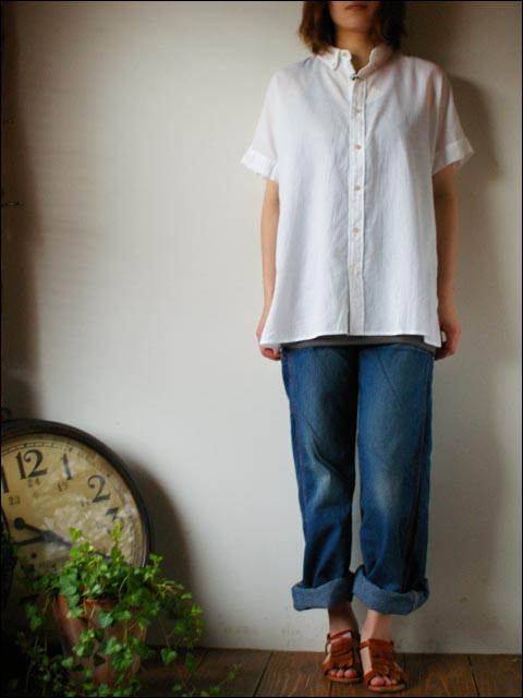 GRANDMA MAMA DAUGHTER [グランマ・ママ・ドーター] ボタンダウンシャツ [WHITE]_f0051306_10343825.jpg