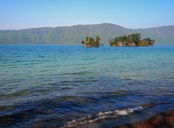 十和田湖に浮かぶ小さな島_f0140054_20552278.jpg