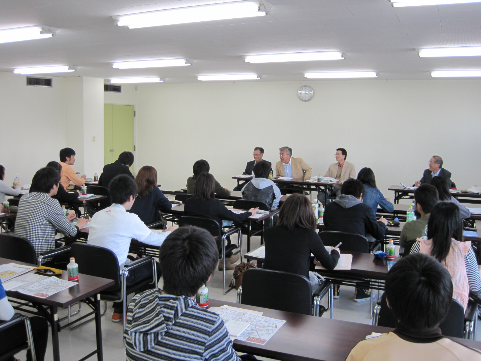 福島大学学生がエリアキャンパスで来所_f0226571_17412345.jpg