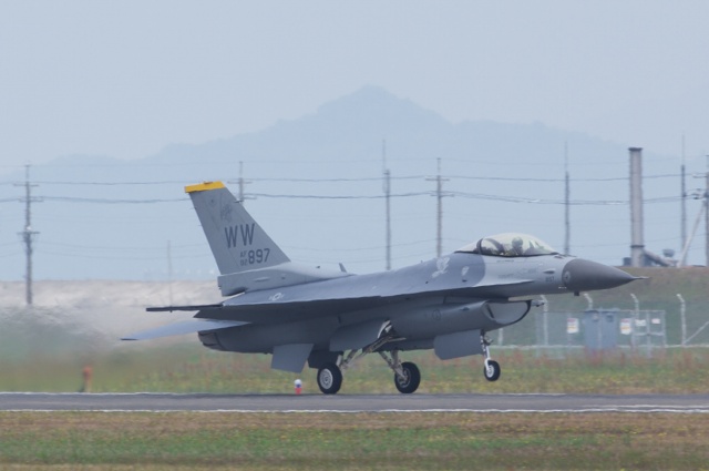 岩国フレンドシップデー　（F-16　フライトデモ（２回目））_c0135381_0244421.jpg