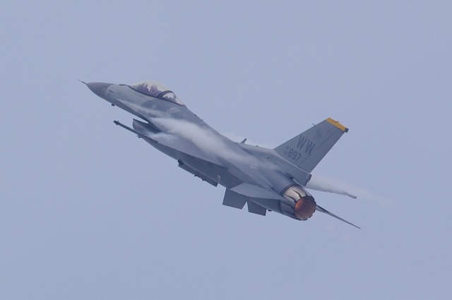 岩国フレンドシップデー　（F-16　フライトデモ（２回目））_c0135381_0252221.jpg