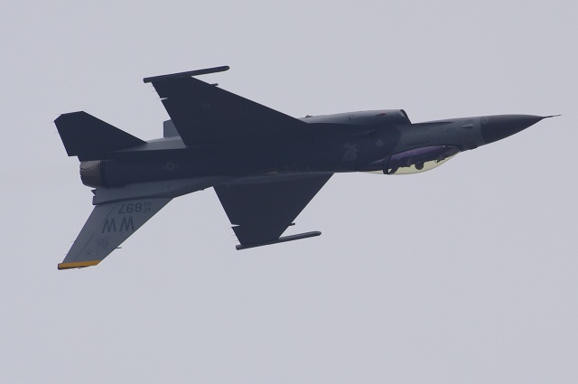 岩国フレンドシップデー　（F-16　フライトデモ（２回目））_c0135381_0253740.jpg