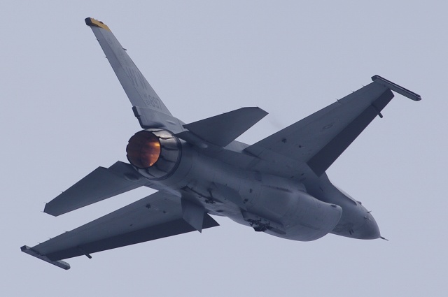 岩国フレンドシップデー　（F-16　フライトデモ（２回目））_c0135381_026032.jpg