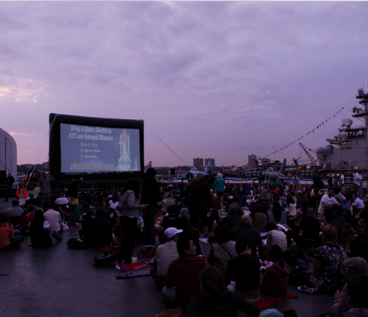 夏のNYの野外映画イベントを楽しむコツ_b0007805_1353417.jpg