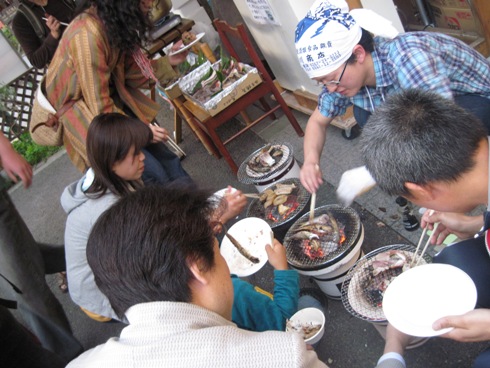 「安曇野二蔵呑みあるきinひつじ屋」大盛況!_b0140235_1321376.jpg