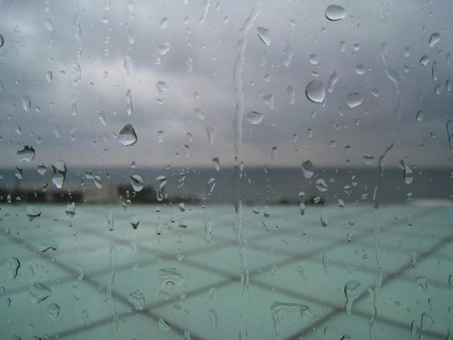 雨の日の窓 窓の奥ゆき