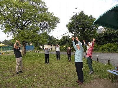 近くの住民とラジオ体操_c0203348_11541726.jpg