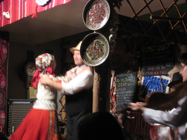 ルーマニア料理&トランシルバニアの民族舞踊ヾ(^▽^)ノ_f0109257_20305333.jpg