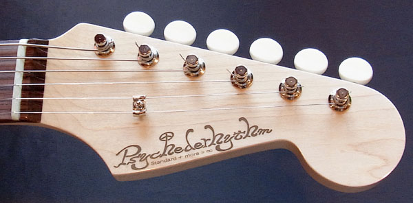 「Ice Blue Metallic」の「Traditionalcaster」が完成〜ッ!_e0053731_20212426.jpg