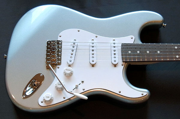 「Ice Blue Metallic」の「Traditionalcaster」が完成〜ッ!_e0053731_20213784.jpg