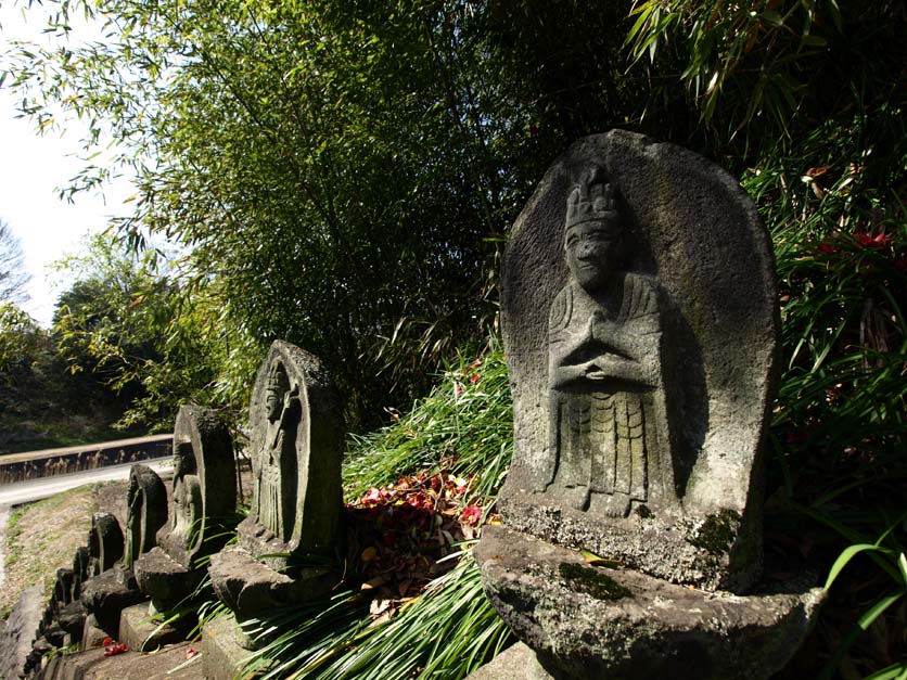 願成寺秩父三十四観音石像-Ⅰ　　　　　　　　山梨県・韮崎市　_d0149245_23224467.jpg