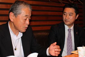 今月のゲストは石川知裕さんです。_d0082655_04408.jpg