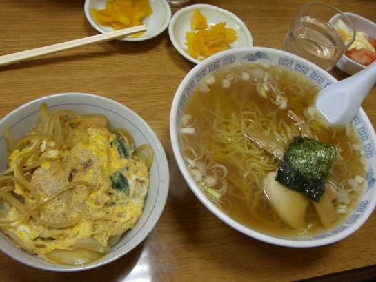 ラーメン＆かつ丼セット_e0169920_18554646.jpg