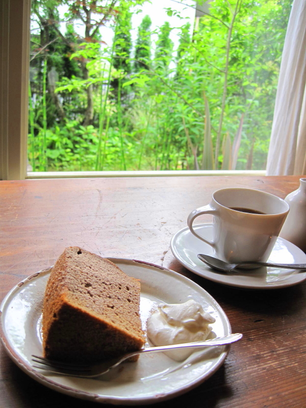 麦こがしのシフォンケーキとおいしいコーヒー 【鎌倉 喫茶ミンカ】_b0153224_20261010.jpg