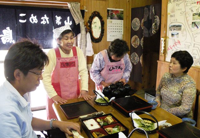 食べ歩きツアー　第１回_a0120468_13492350.jpg