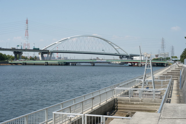 デジタルカメラは針穴写真機の夢を見るか_d0138130_324610.jpg