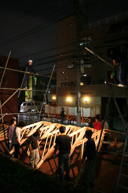 五月祭パビリオンの建て方風景(前編)_f0171840_9372149.jpg