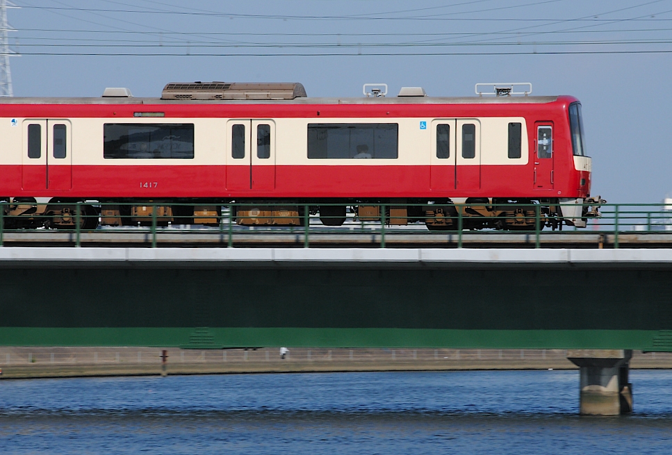 ☆京浜急行撮影 №28 【 鶴見川と赤い電車 】☆ : ツッチ～の