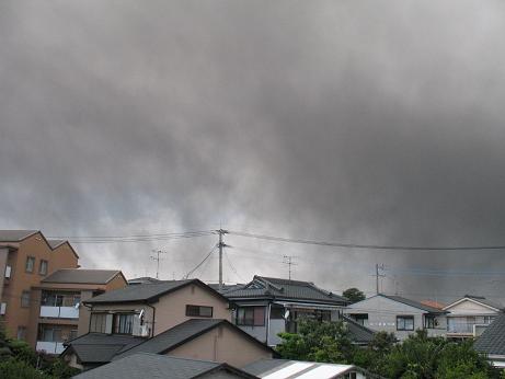 桜島の噴煙、坂之上に迫る?!～写真で紹介_e0130185_19273077.jpg