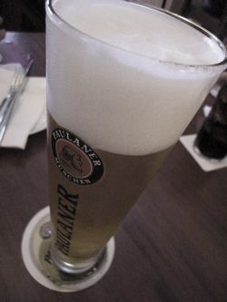 ドイツビールを屋外で・・・。_d0163296_18141247.jpg