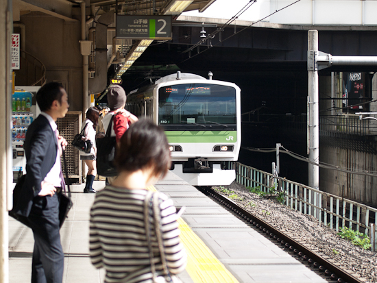 100604_電車がやって来た。_c0123900_16354621.jpg