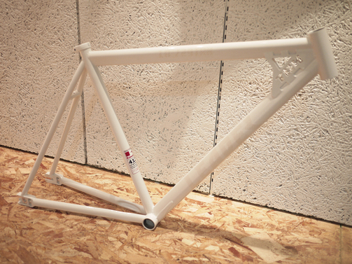 LEADER BIKE 『V1.5 729TRK 2010 Trick Star Track Frame 』_b0184711_2002288.jpg