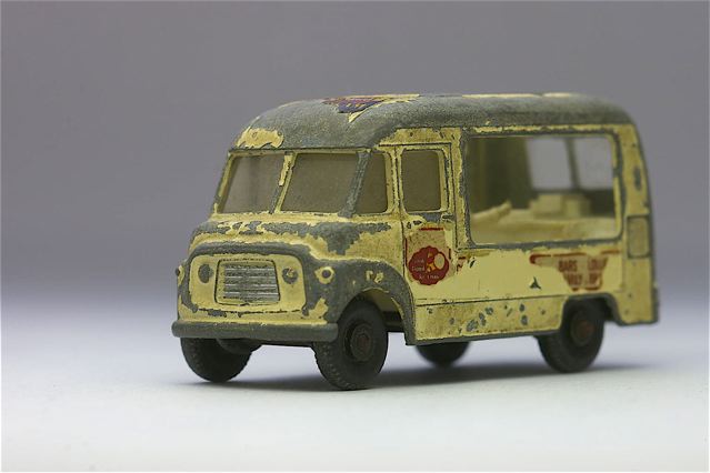 Matchbox /Commer Ice Cream Canteen #47_b0126317_1983994.jpg