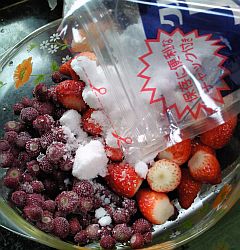 ヘビイチゴでジャム うまこの天袋