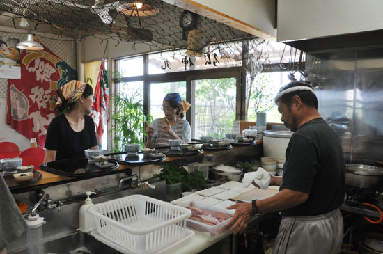 山盛りまかない飯が食える店紹介！_e0171573_22133468.jpg