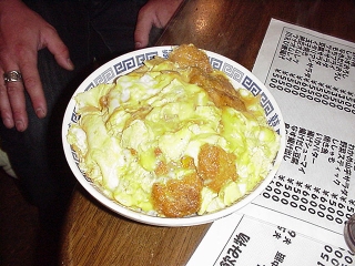 でか盛りカツ丼_c0181538_3264614.jpg