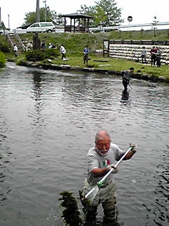 ボランティア 湧水池の清掃_d0052557_1340561.jpg