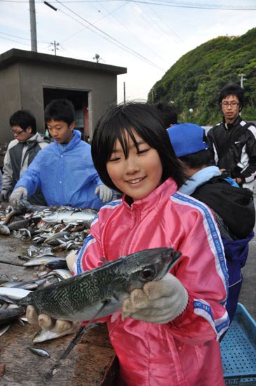 これぞ最高の教育!漁村・伊座利の取り組み_e0171573_21495363.jpg