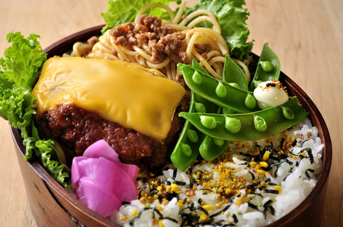チーズハンバーグ弁当_b0171098_8392581.jpg