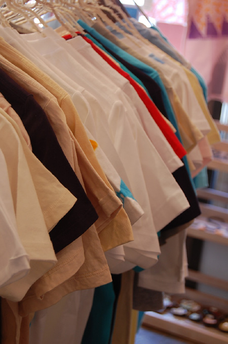 cocoaTシャツ展2010 初日_a0043747_1619478.jpg