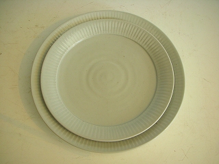 standard dishes～阿南さんのリム皿、正島さんの粉引皿_b0132444_21283931.jpg