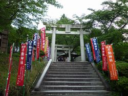 奥の宮不動神社(1)巨大古墳だった。3mの頭椎の太刀はどうやって持つのよ。_c0222861_16591636.jpg