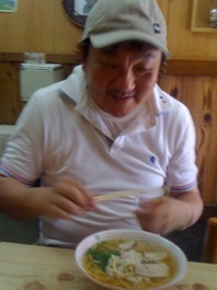 ラーメンと笑顔のおっさん 一天一画 Yuki Goto