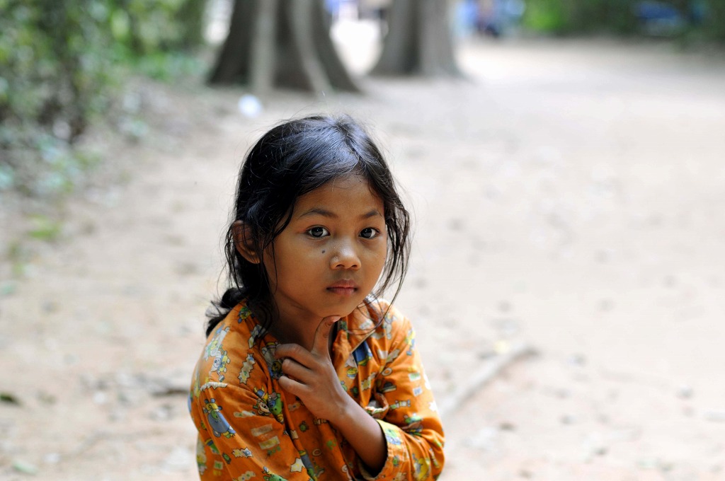 アンコールトム　Preah Khhanの参道で遭った女の子_e0097678_1462633.jpg