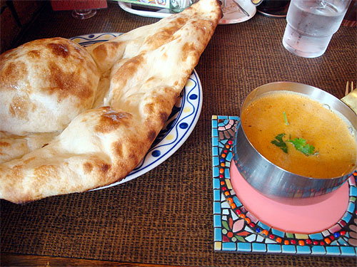 地元「シタール」のバターチキン・カレー_c0137404_23421499.jpg