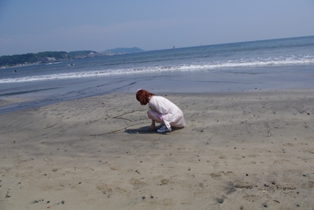 うみはひろいしおおきいよ♪_e0170671_1223118.jpg
