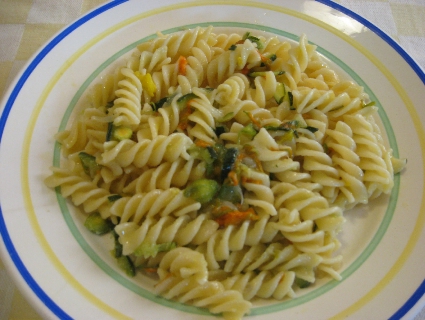 オリーブの花と初夏の食卓_f0234936_2258599.jpg