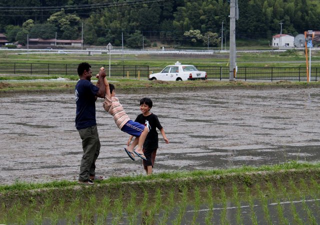 脇山小学校お田植え行事_f0103667_2145448.jpg