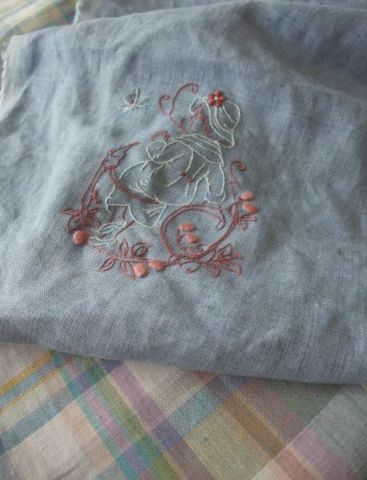 おんなの子の刺繍_a0157409_1111496.jpg