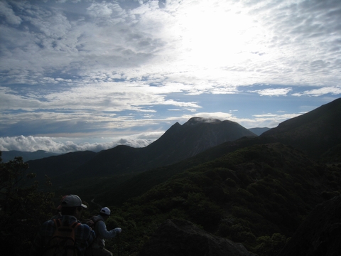 くじゅう中岳ミヤマキリシマ鑑賞登山　６月１２日（土）晴れ～霧_a0166196_22204214.jpg