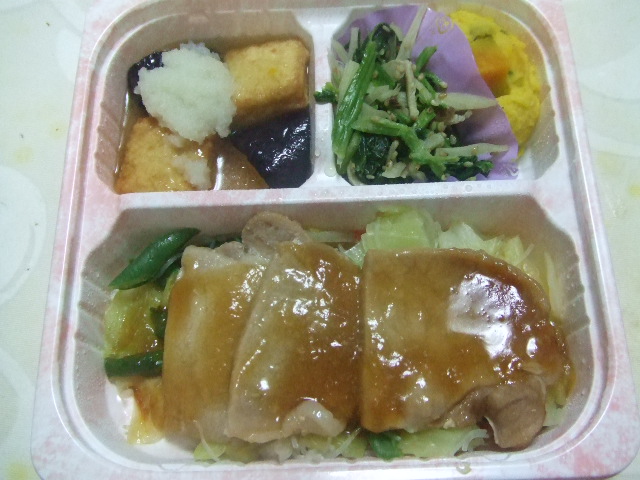 気くばり御膳プラス 豚肉のしょうが焼き風_f0076001_2354113.jpg