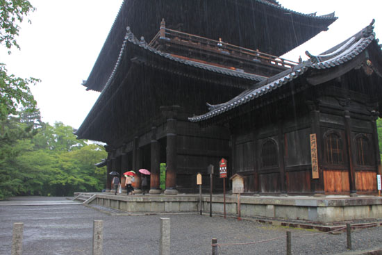 雨の南禅寺　1_e0048413_20252778.jpg
