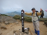 扇ケ鼻山（１６９８ｍ）～ミヤマキリシマ観賞登山客多し_a0093965_22263166.jpg